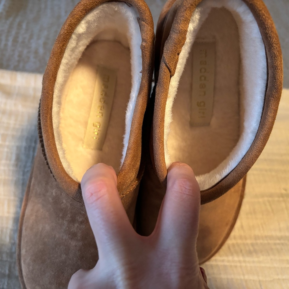 Madden Girl Tan Suede Platform Slip-On Shoes never worn size 8 - Picture 3 of 4